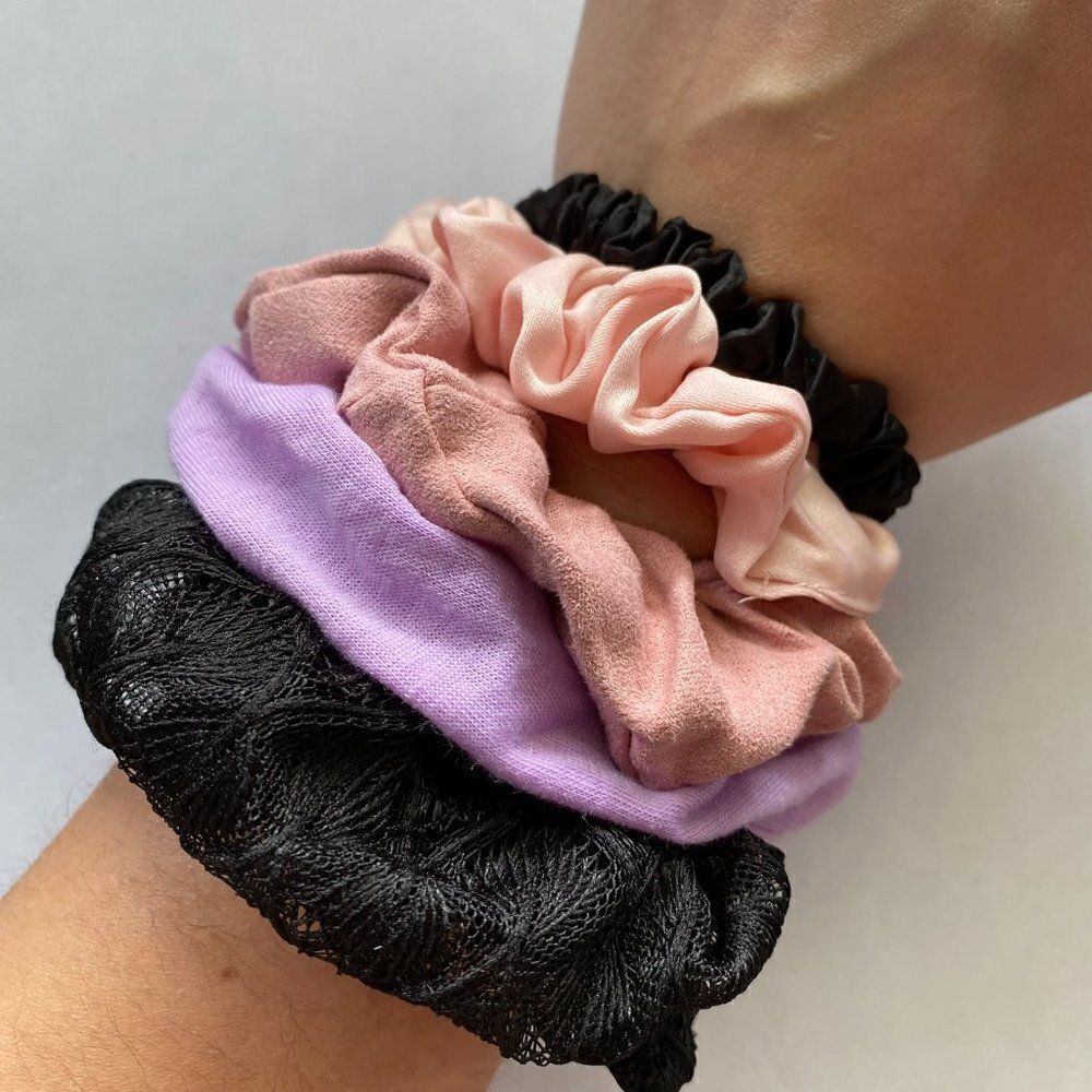 𝅺Set of 5 Scrunchies